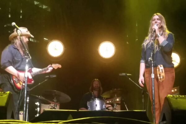 Chris Stapleton Wife Singing